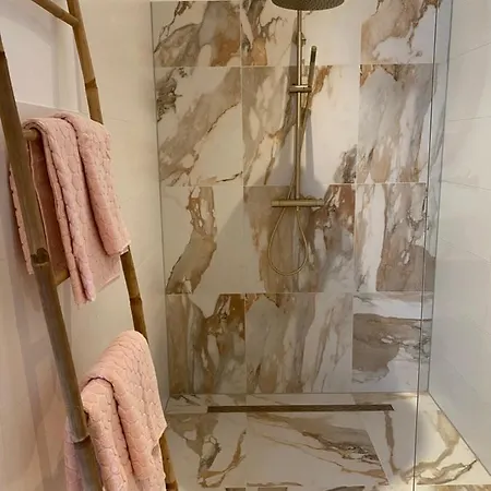 Oda ve Kahvaltı Loft15 Den Burg